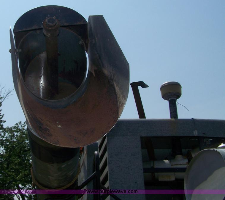 image for item 7338 Gleaner F combine