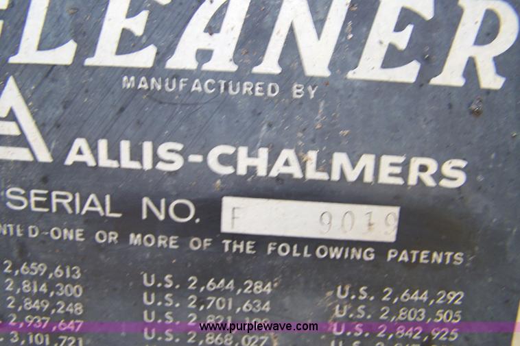 image for item 7338 Gleaner F combine