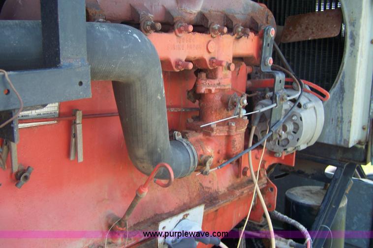 image for item 7338 Gleaner F combine