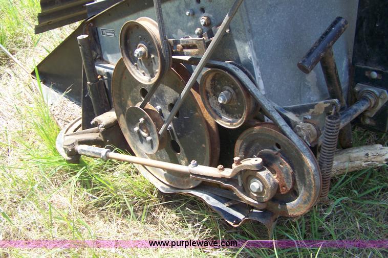 image for item 7338 Gleaner F combine