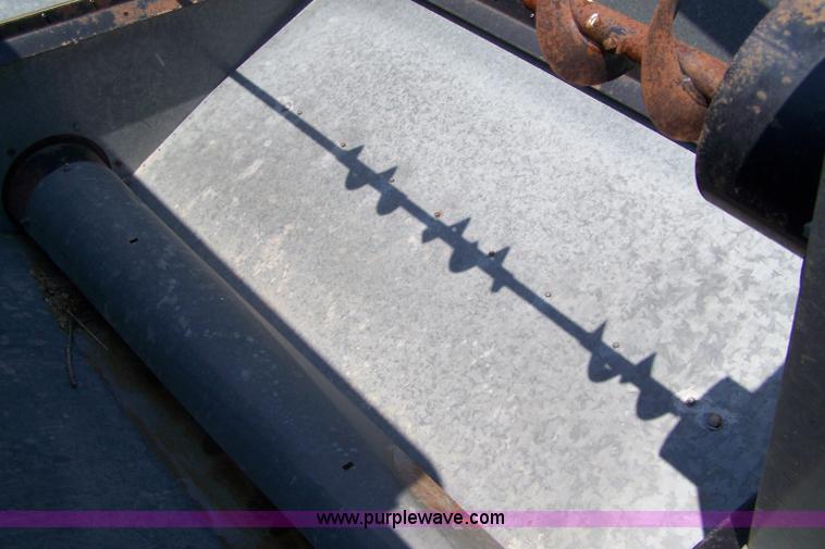 image for item 7338 Gleaner F combine