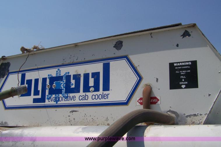 image for item 7338 Gleaner F combine