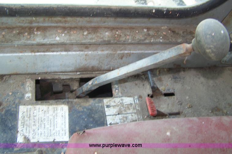 image for item 7338 Gleaner F combine