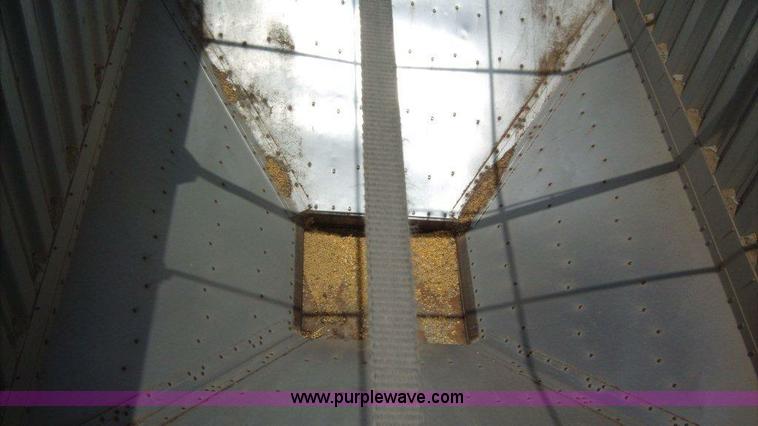 image for item A1011 1983 Wilson 42' aluminum grain trailer