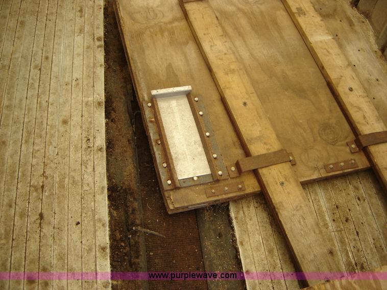 image for item A1042 1998 Pamco 42' aluminum feed trailer