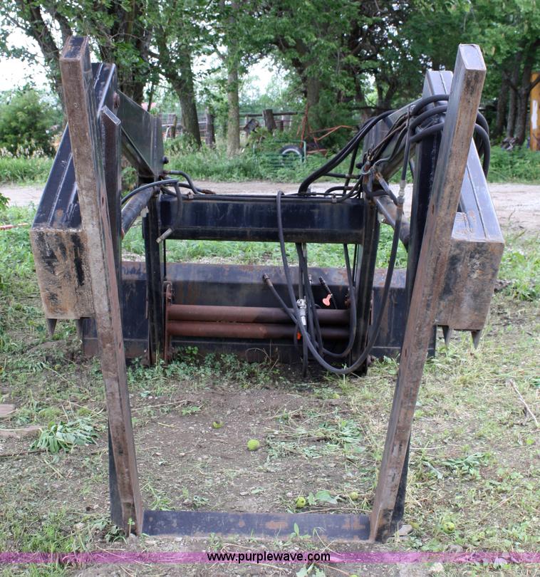 image for item A2008 Paulson loader with 7' bucket