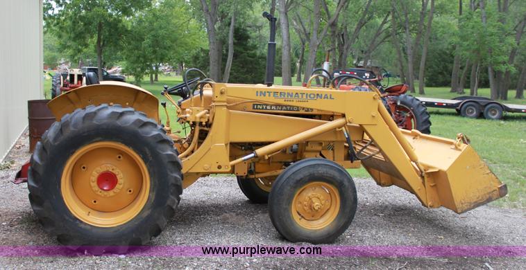 image for item A2501 International 2424 tractor