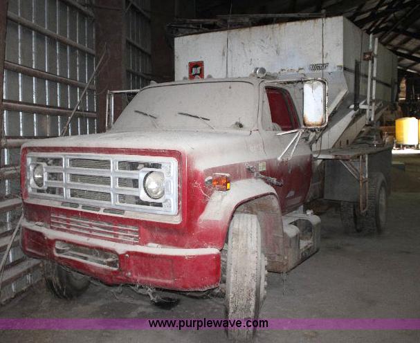 image for item A2512 1984 Chevrolet C70 fertilizer truck