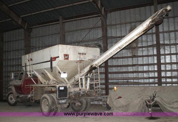 image for item A2512 1984 Chevrolet C70 fertilizer truck