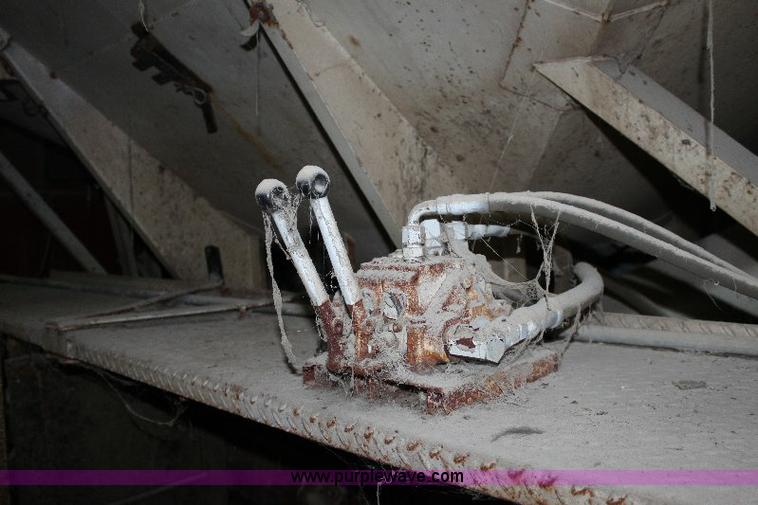 image for item A2512 1984 Chevrolet C70 fertilizer truck