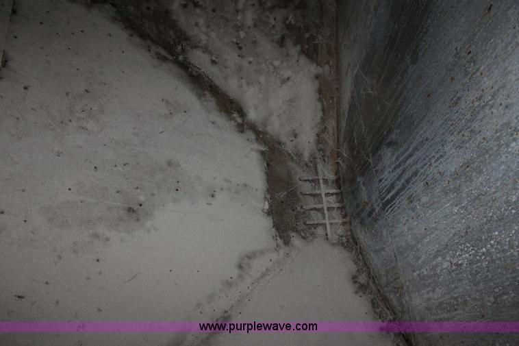 image for item A2512 1984 Chevrolet C70 fertilizer truck