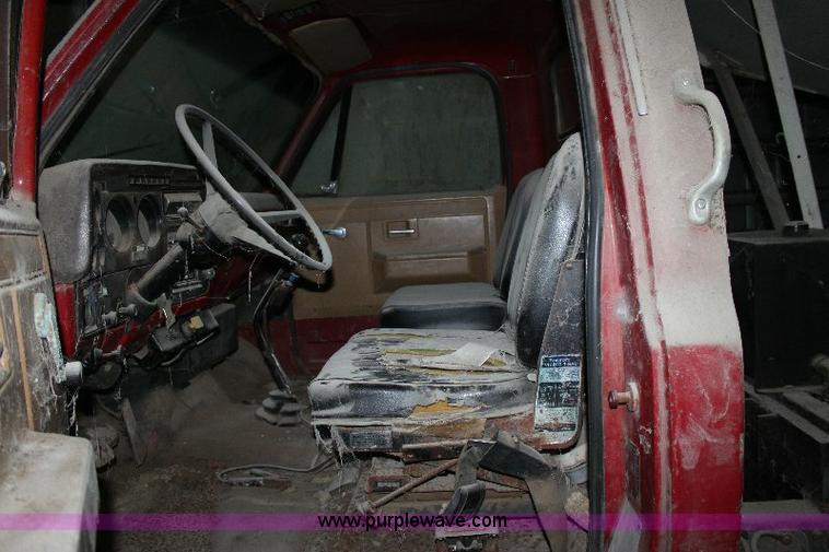 image for item A2512 1984 Chevrolet C70 fertilizer truck