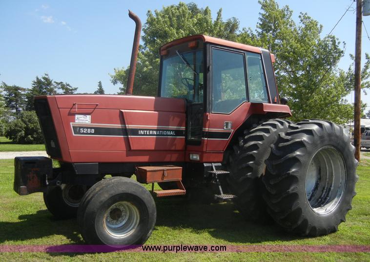 image for item A3078 1982 International 5288 tractor