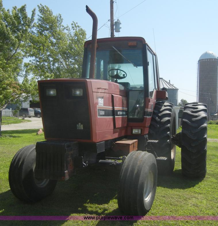 image for item A3078 1982 International 5288 tractor