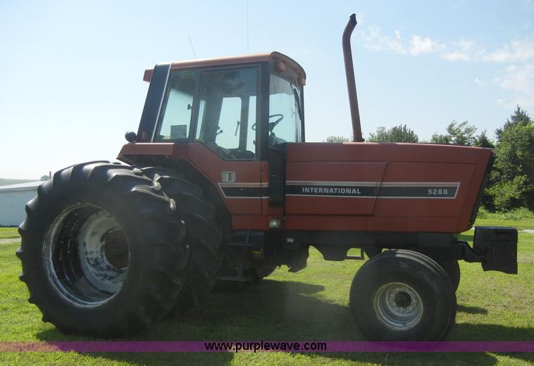 image for item A3078 1982 International 5288 tractor