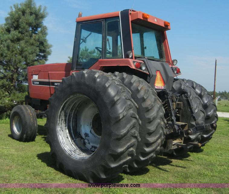 image for item A3078 1982 International 5288 tractor