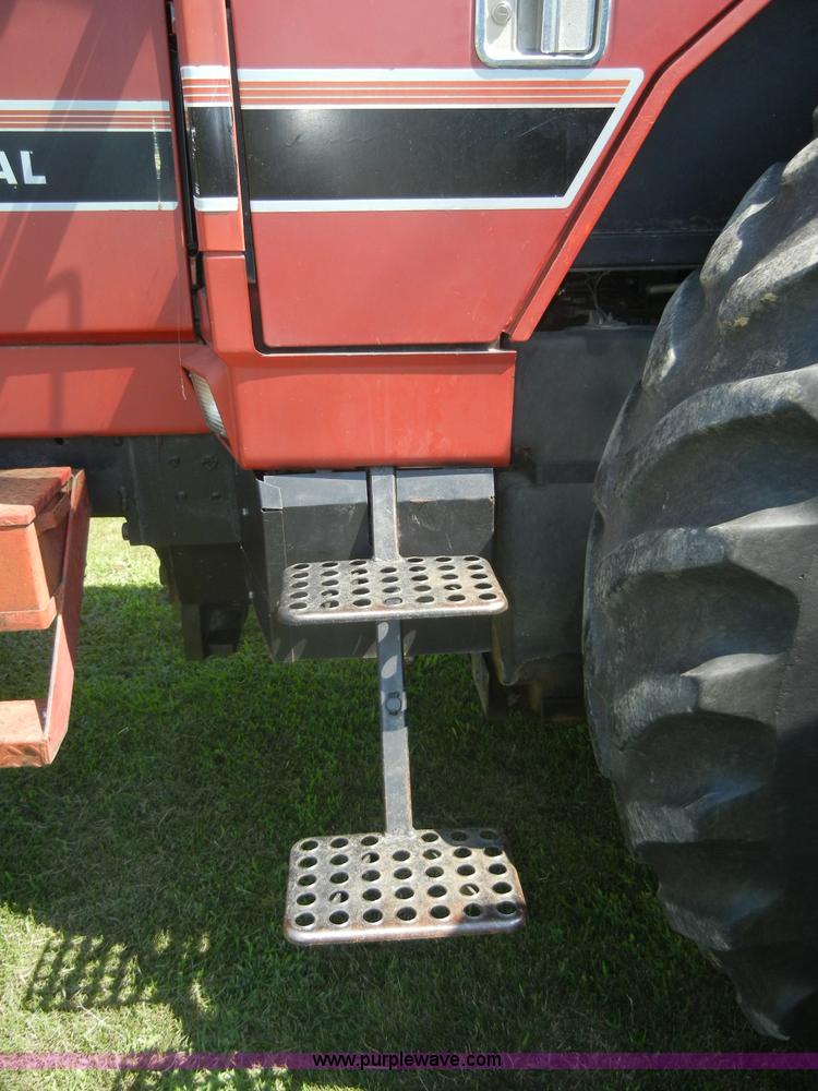 image for item A3078 1982 International 5288 tractor