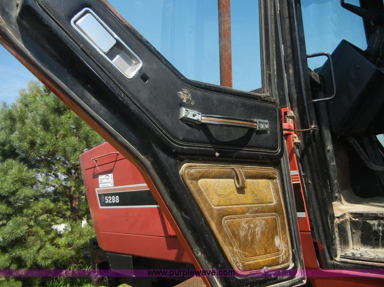 image for item A3078 1982 International 5288 tractor