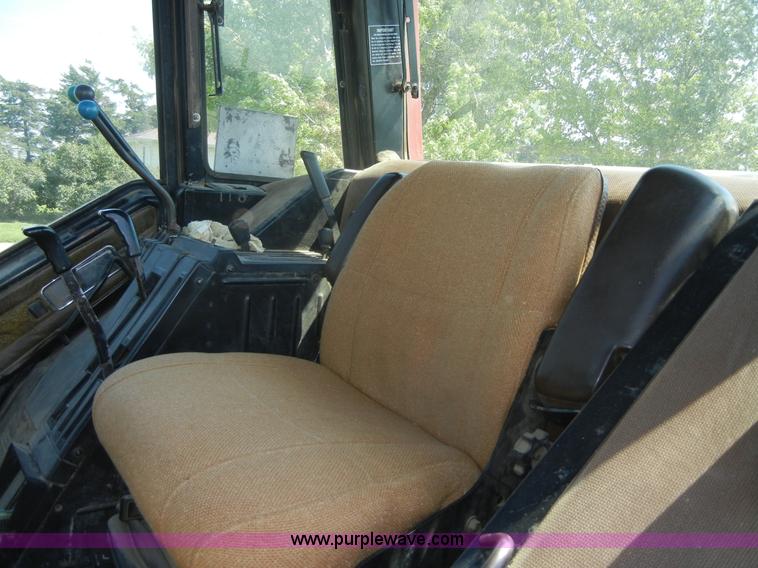 image for item A3078 1982 International 5288 tractor