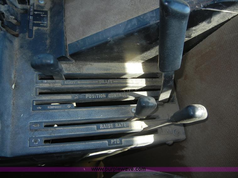 image for item A3078 1982 International 5288 tractor