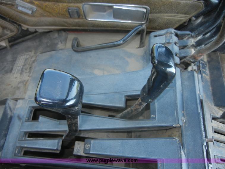 image for item A3078 1982 International 5288 tractor