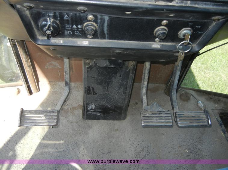 image for item A3078 1982 International 5288 tractor