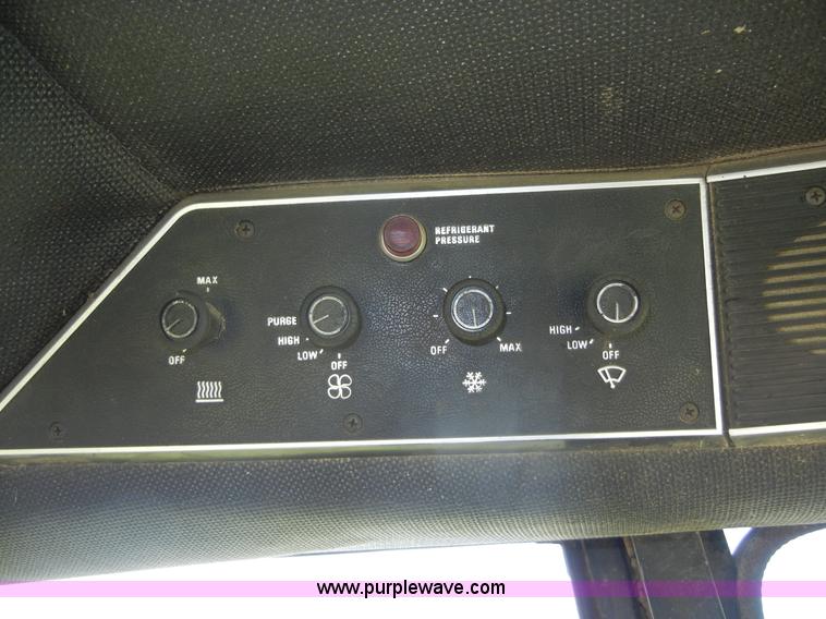 image for item A3078 1982 International 5288 tractor