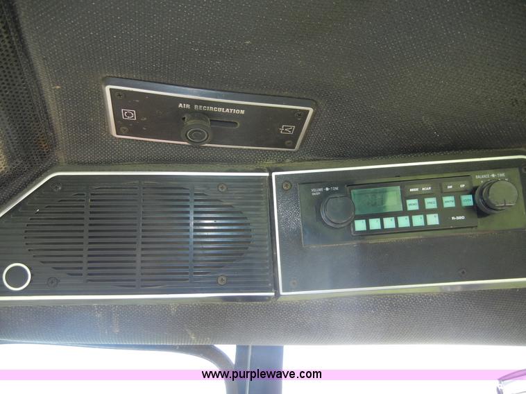 image for item A3078 1982 International 5288 tractor