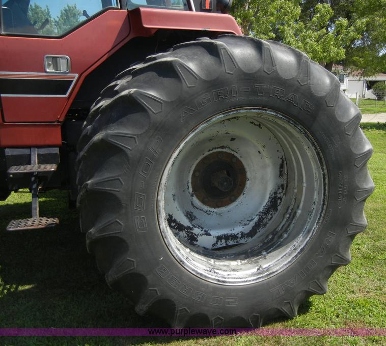 image for item A3078 1982 International 5288 tractor