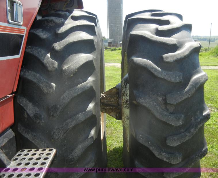 image for item A3078 1982 International 5288 tractor