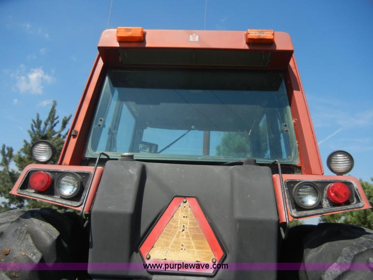 image for item A3078 1982 International 5288 tractor
