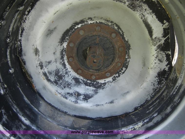 image for item A3078 1982 International 5288 tractor