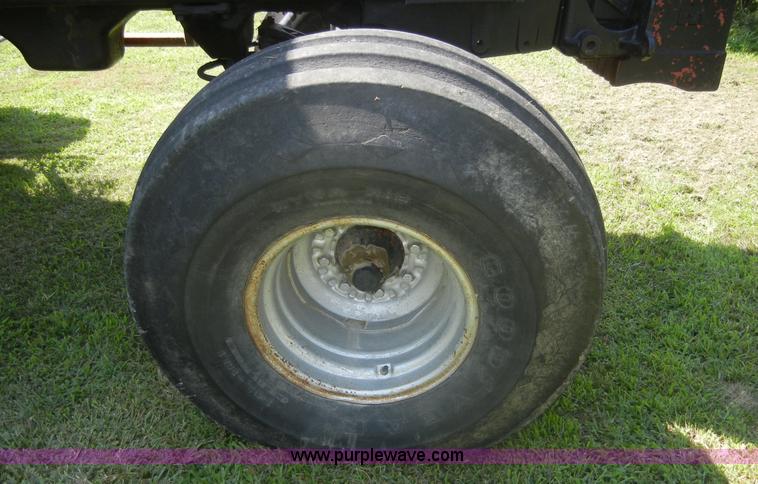 image for item A3078 1982 International 5288 tractor