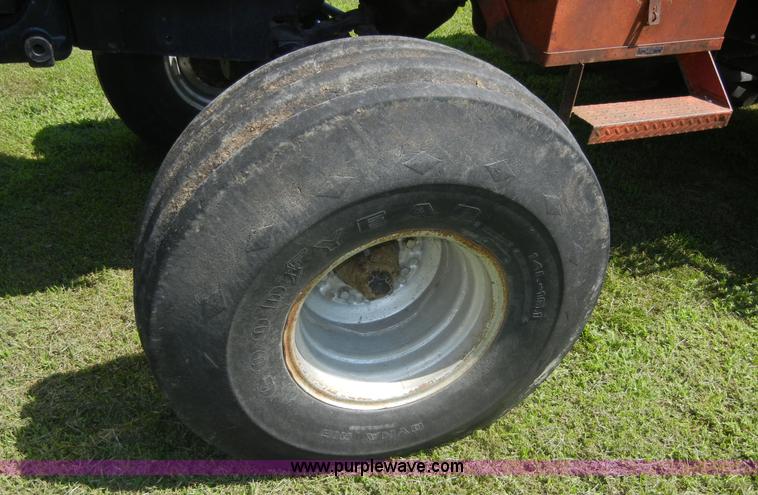 image for item A3078 1982 International 5288 tractor