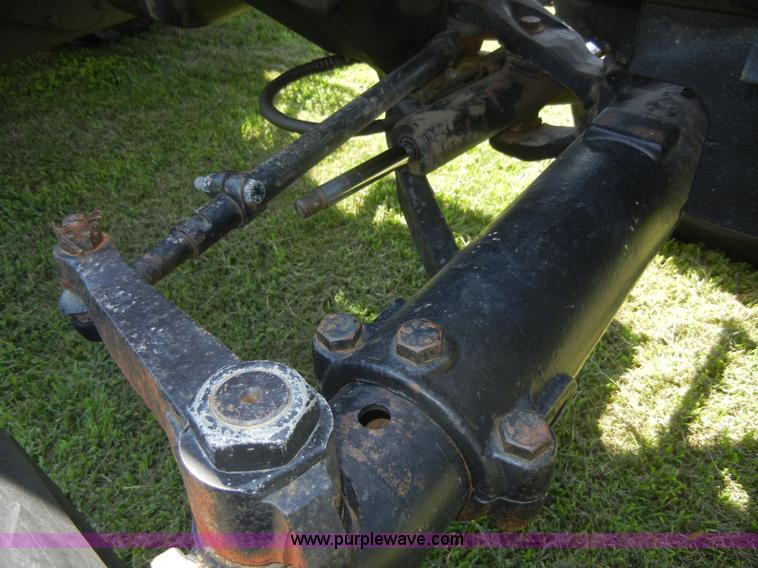 image for item A3078 1982 International 5288 tractor