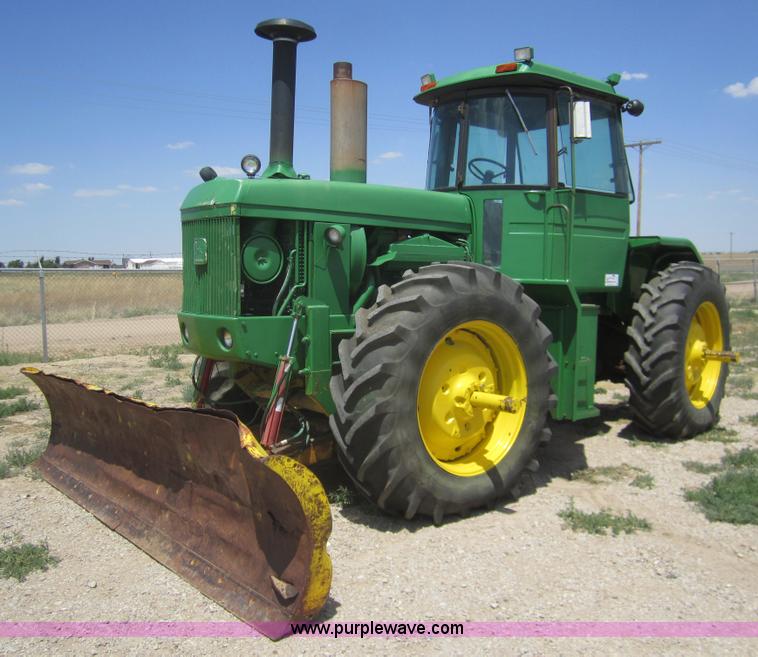 image for item A3857 1981 John Deere 8640 4WD tractor