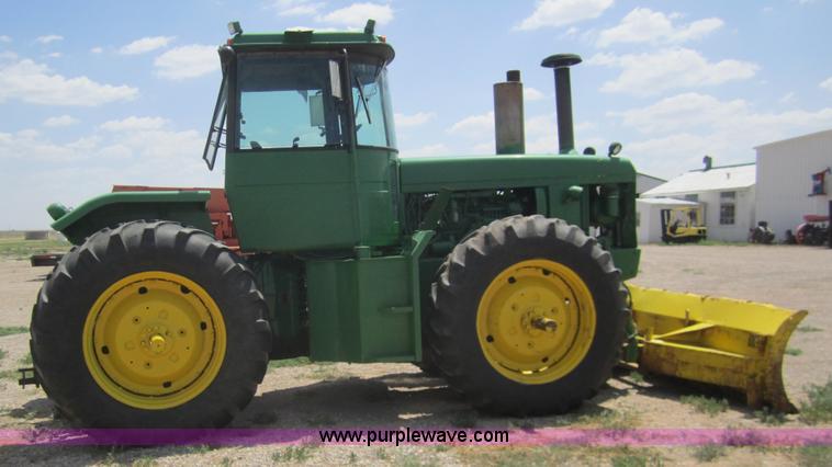 image for item A3857 1981 John Deere 8640 4WD tractor