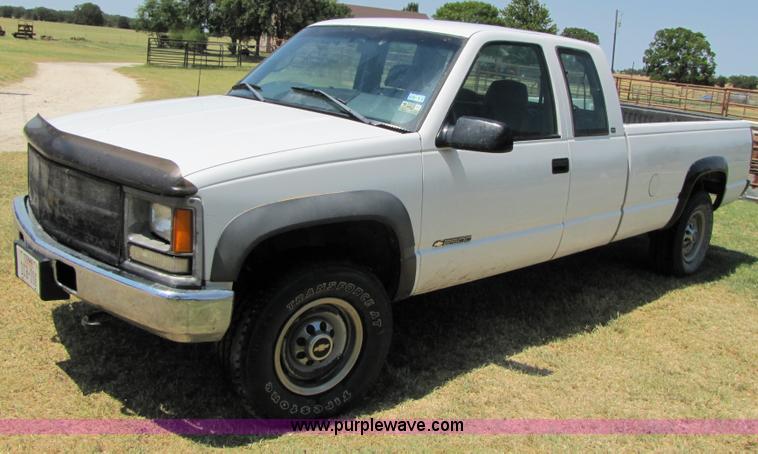 image for item A4689 1998 Chevrolet K2500 Cheyenne extended cab pickup truck