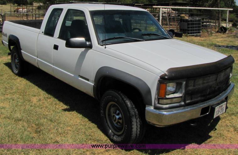 image for item A4689 1998 Chevrolet K2500 Cheyenne extended cab pickup truck