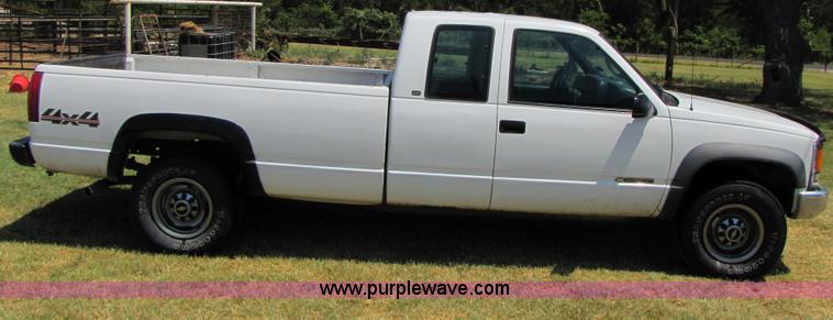 image for item A4689 1998 Chevrolet K2500 Cheyenne extended cab pickup truck