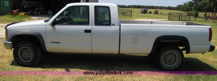 image for item A4689 1998 Chevrolet K2500 Cheyenne extended cab pickup truck