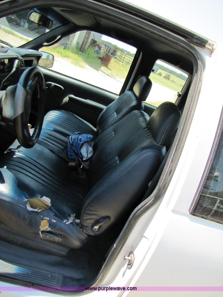 image for item A4689 1998 Chevrolet K2500 Cheyenne extended cab pickup truck