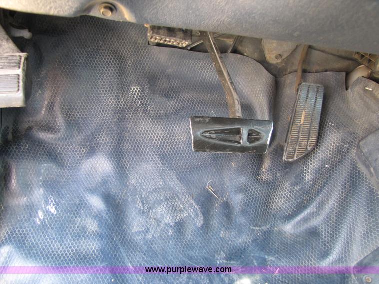 image for item A4689 1998 Chevrolet K2500 Cheyenne extended cab pickup truck