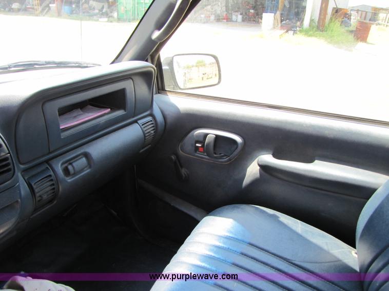 image for item A4689 1998 Chevrolet K2500 Cheyenne extended cab pickup truck