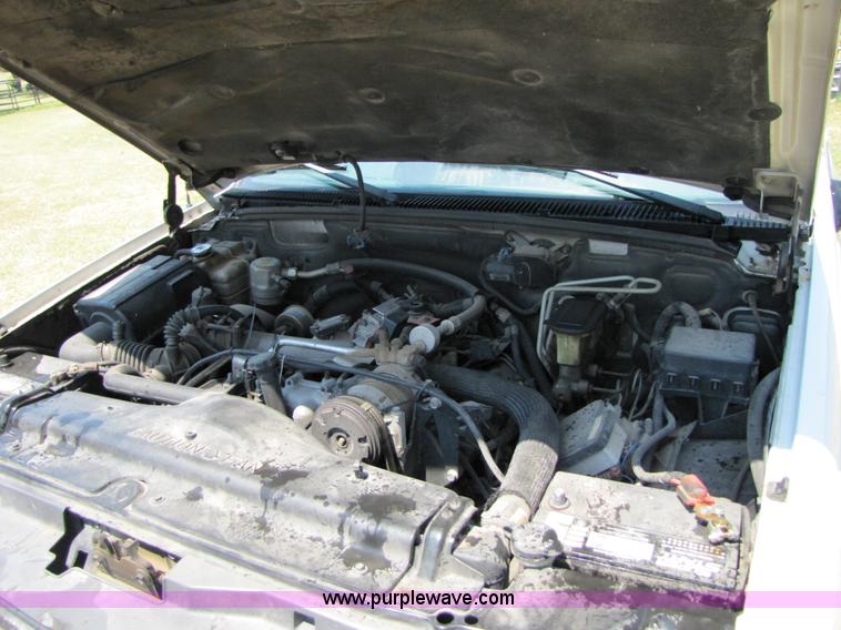 image for item A4689 1998 Chevrolet K2500 Cheyenne extended cab pickup truck