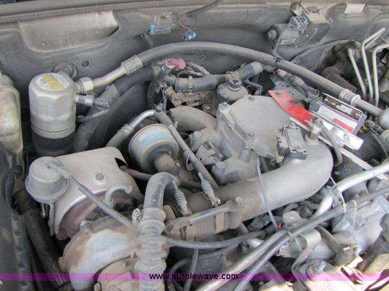 image for item A4689 1998 Chevrolet K2500 Cheyenne extended cab pickup truck