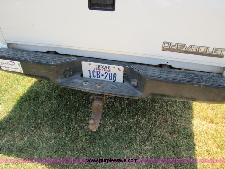 image for item A4689 1998 Chevrolet K2500 Cheyenne extended cab pickup truck