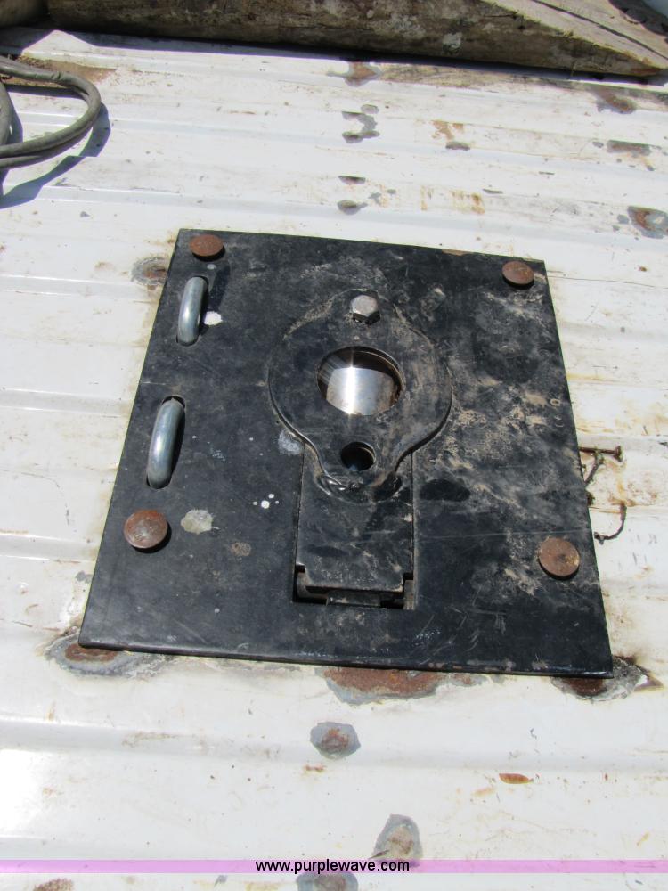 image for item A4689 1998 Chevrolet K2500 Cheyenne extended cab pickup truck