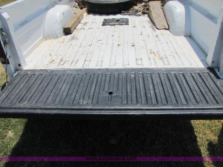 image for item A4689 1998 Chevrolet K2500 Cheyenne extended cab pickup truck