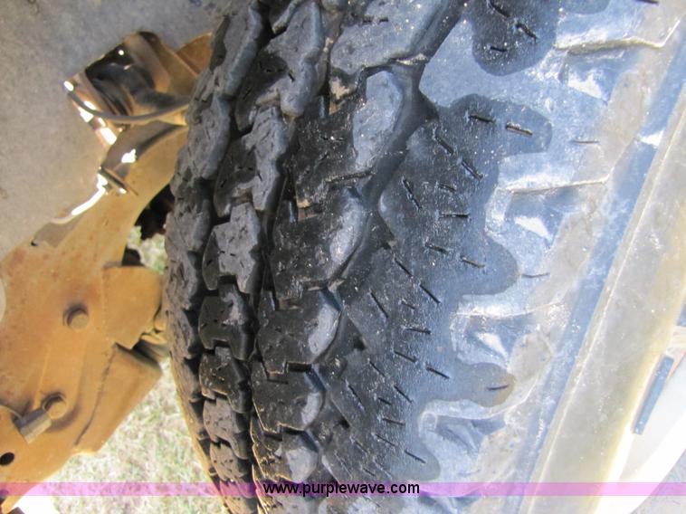 image for item A4689 1998 Chevrolet K2500 Cheyenne extended cab pickup truck